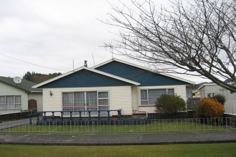 Photo of property in 39 Inverness Street, Dunollie, Runanga, 7803