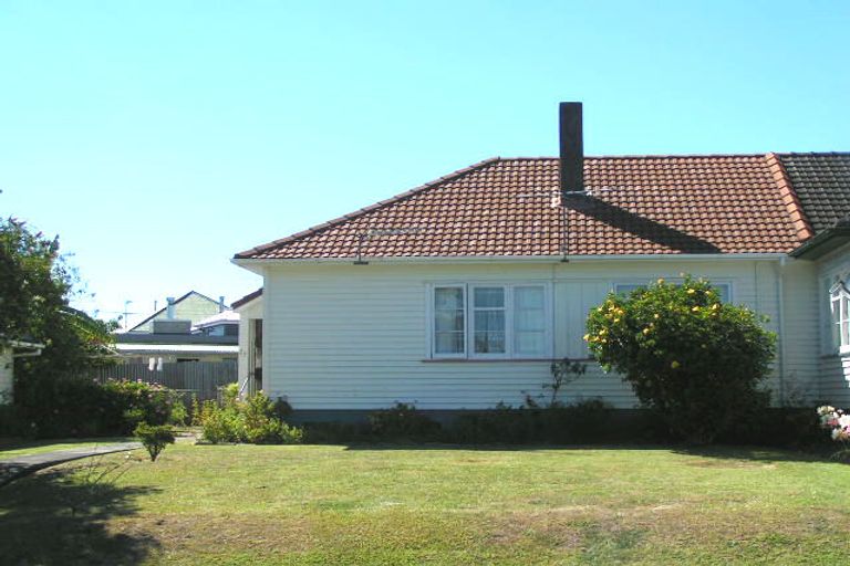 Photo of property in 23 Clarence Road, Northcote Point, Auckland, 0627