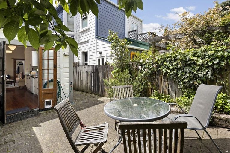Photo of property in 43 Aro Street, Aro Valley, Wellington, 6021
