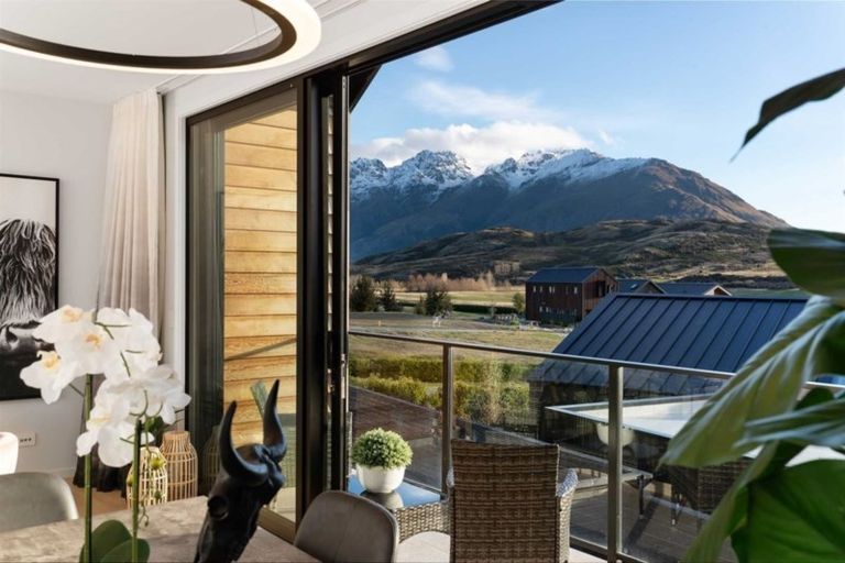 Photo of property in 39 Rannoch Drive, Jacks Point, Queenstown, 9371