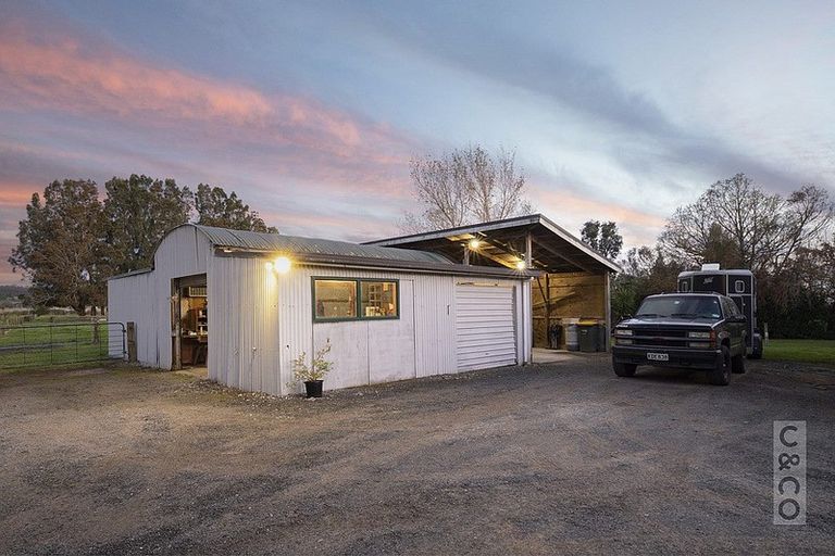 Photo of property in 2246 State Highway 16, Helensville, 0875