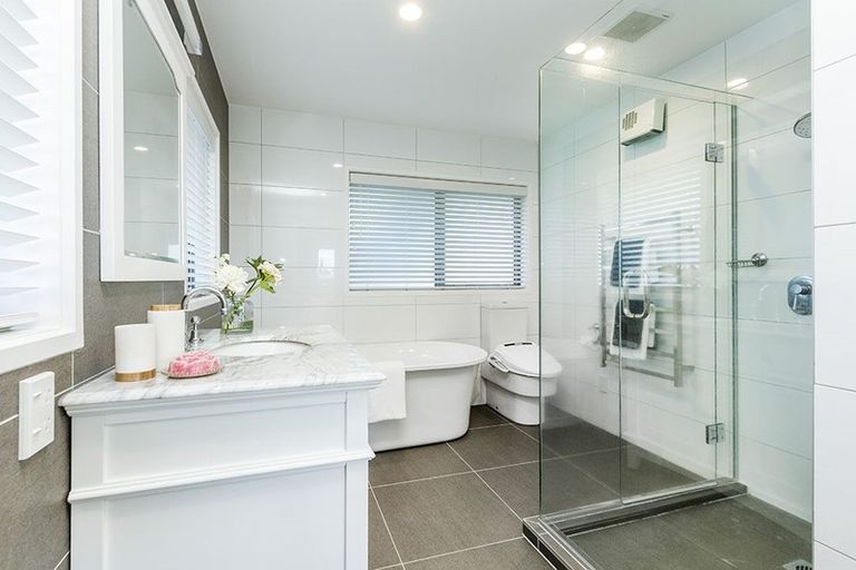 Photo of property in 1/2 Ocean View Road, Milford, Auckland, 0620