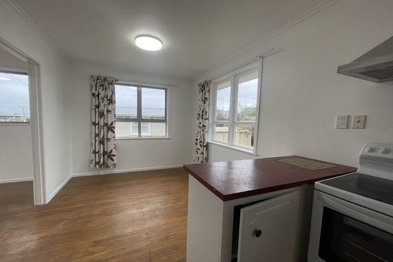 Photo of property in 39 Vera Road, Te Atatu South, Auckland, 0610