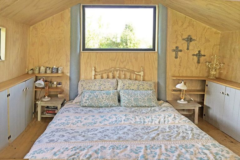 Photo of property in 76 Top Town Place, Coromandel, 3506