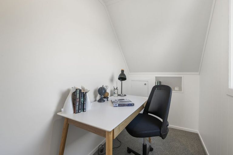 Photo of property in 226 East Coast Road, Forrest Hill, Auckland, 0620