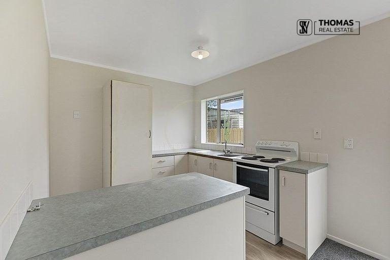 Photo of property in 2/24 Horlicks Place, Randwick Park, Auckland, 2105