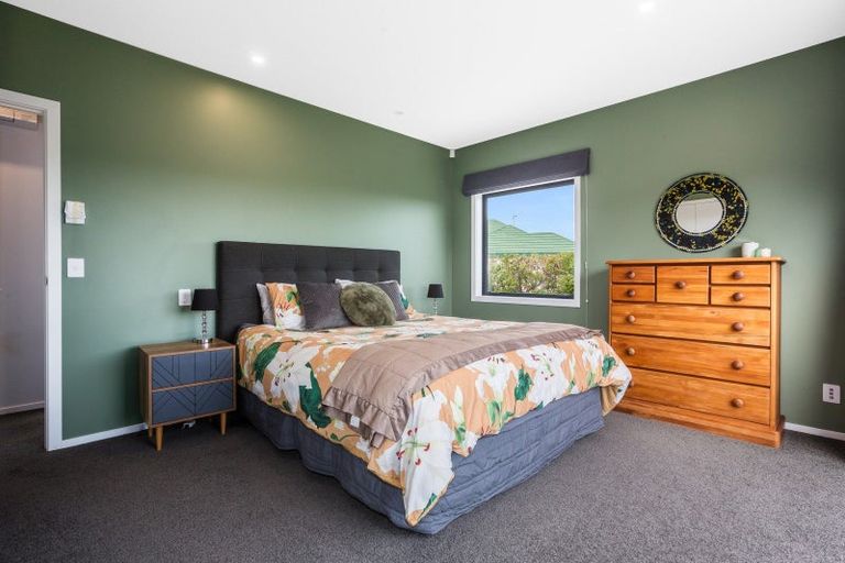 Photo of property in 9b Saint Ives Drive, Camborne, Porirua, 5026