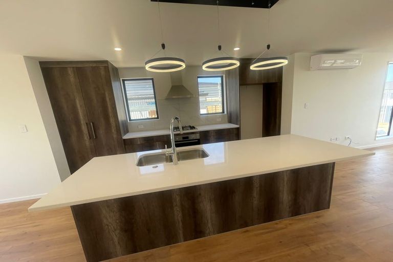 Photo of property in 18b Crestview Rise, Papakura, 2110