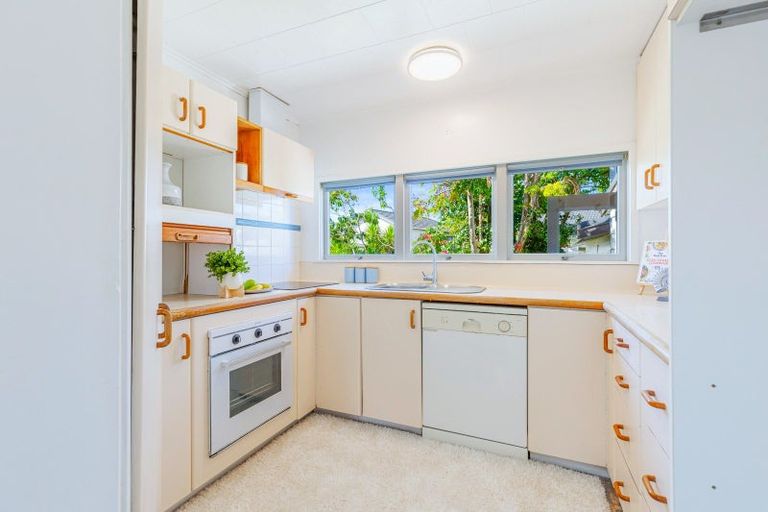 Photo of property in 30 County Road, Torbay, Auckland, 0630