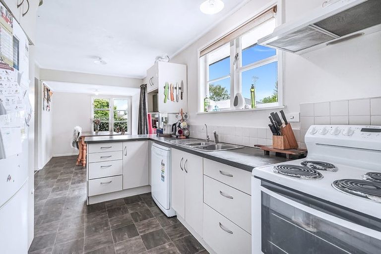 Photo of property in 50 Sare Crescent, Fairfield, Hamilton, 3214