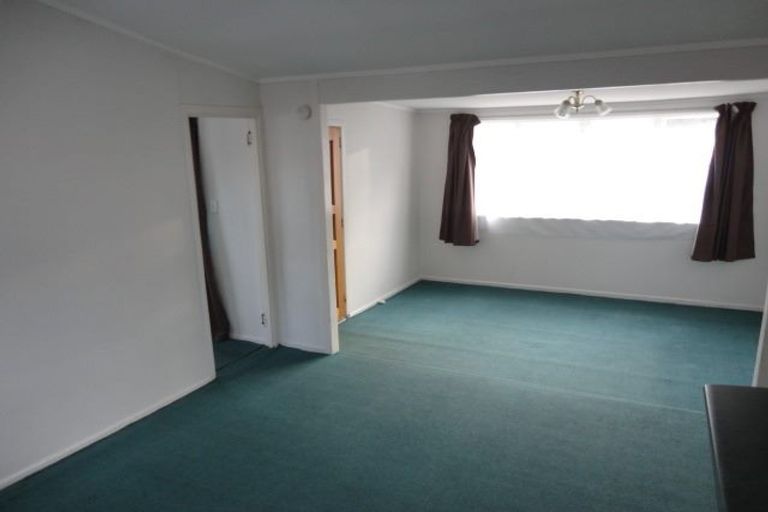 Photo of property in 19 Archibald Road, Kelston, Auckland, 0602