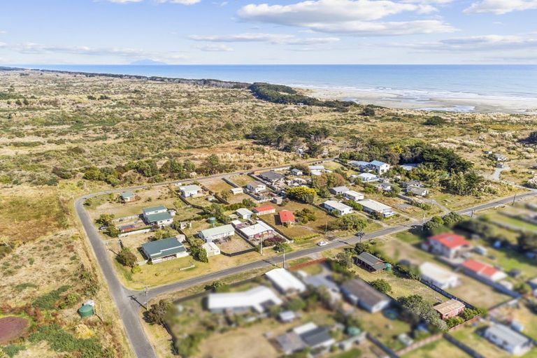 Photo of property in 29 Tuiti Street, Hokio Beach, Levin, 5571
