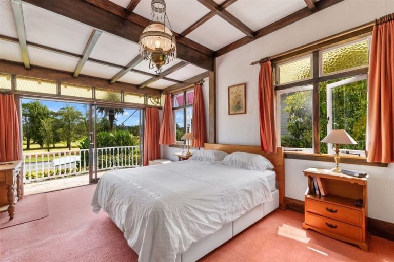 Photo of property in 32 Wairoa Road, Narrow Neck, Auckland, 0624