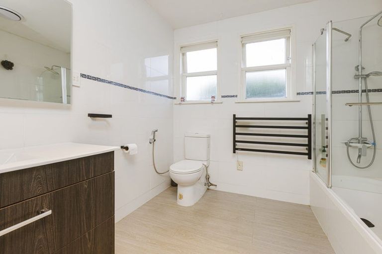 Photo of property in 37 Village Way, Ardmore, Papakura, 2582