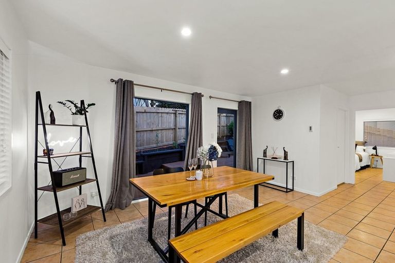 Photo of property in 15 Blethyn Place, Te Atatu South, Auckland, 0610