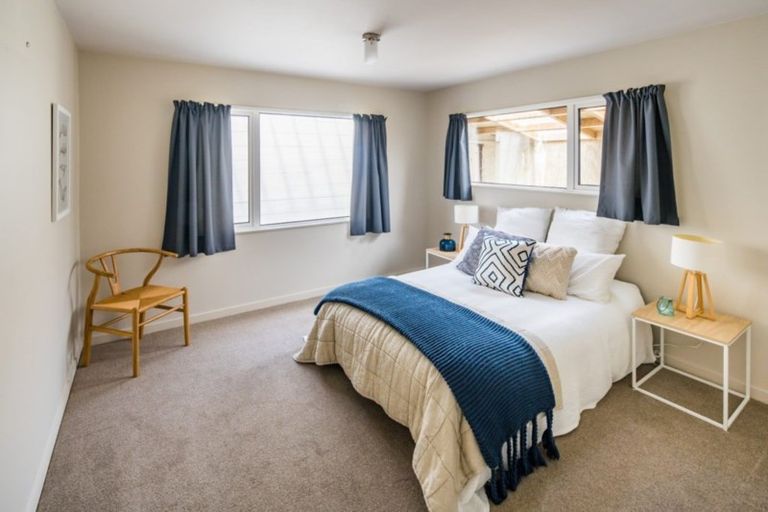 Photo of property in 18 Dargle Way, Island Bay, Wellington, 6023