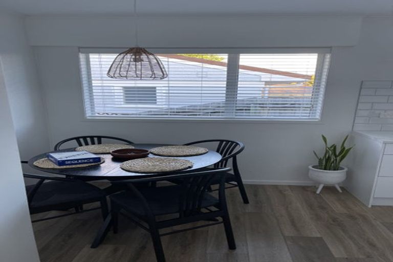 Photo of property in 1/38 Hillcrest Avenue, Hillcrest, Auckland, 0627