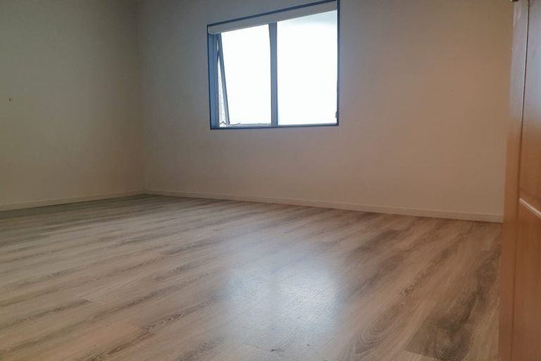 Photo of property in 208 Don Buck Road, Massey, Auckland, 0614