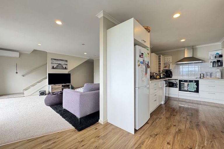 Photo of property in Onslow Heights, 17d Onslow Road, Khandallah, Wellington, 6035