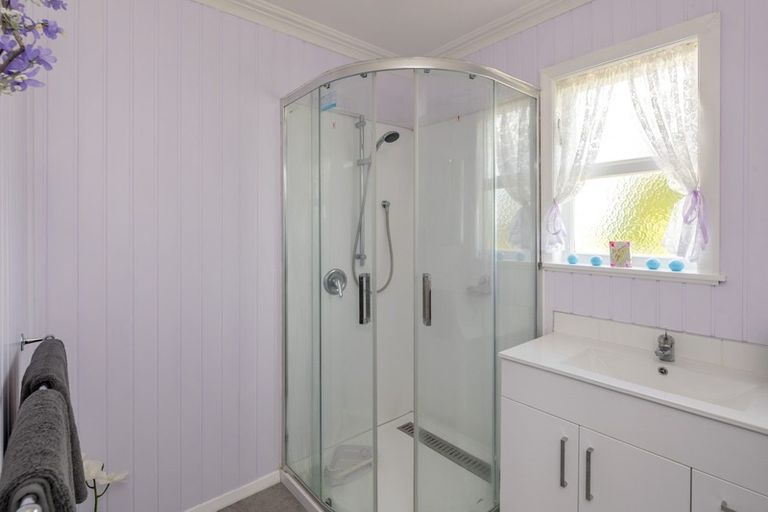 Photo of property in 335 Kawiu Road, Levin, 5510