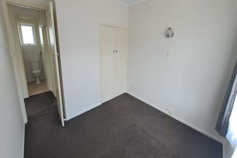 Photo of property in 1/96 Te Atatu Road, Te Atatu South, Auckland, 0610