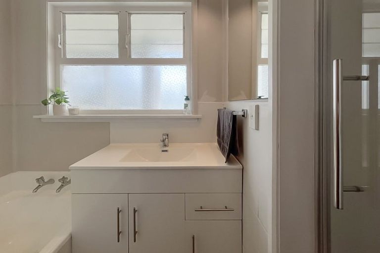 Photo of property in 142 Highbury Avenue, Highbury, Palmerston North, 4412