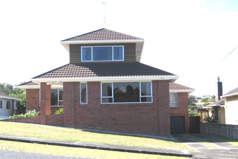 Photo of property in 12 Waratah Street, Birkenhead, Auckland, 0626