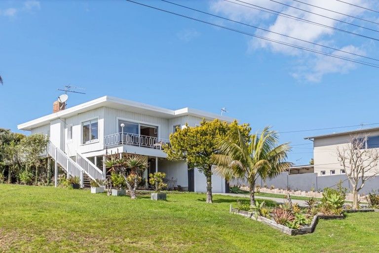 Photo of property in 21 Tindalls Bay Road, Tindalls Beach, Whangaparaoa, 0930