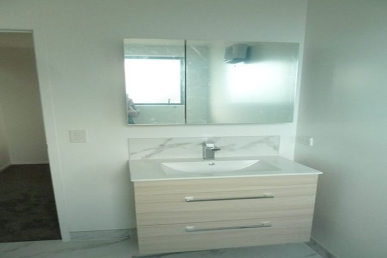 Photo of property in 2/41 Kervil Avenue, Te Atatu Peninsula, Auckland, 0610