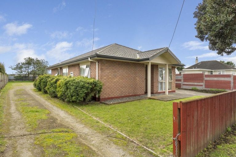 Photo of property in 2 Maire Street, Gonville, Whanganui, 4501