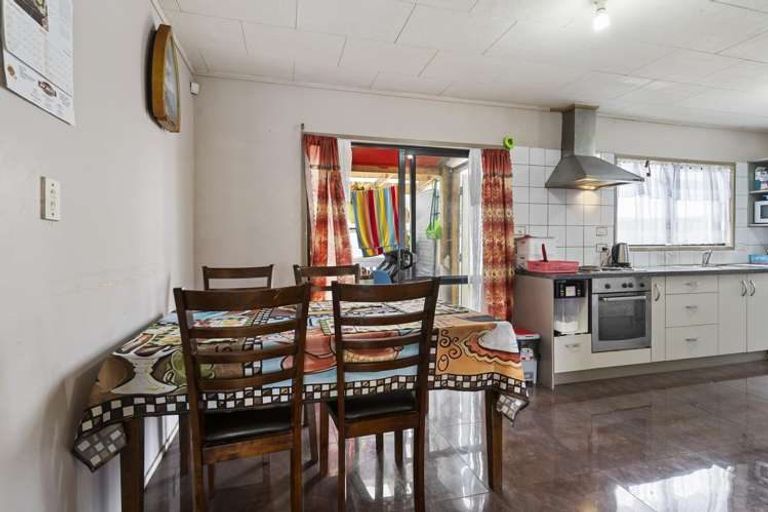 Photo of property in 10 Kopu Place, Clendon Park, Auckland, 2103