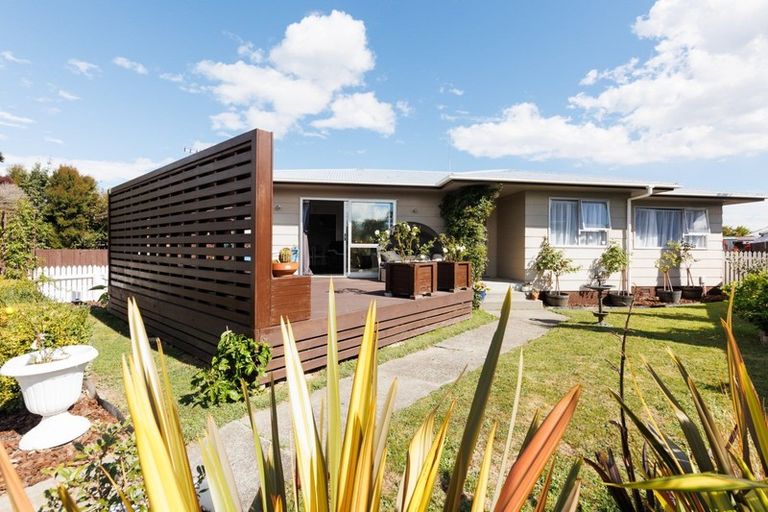 Photo of property in 10 Hillcrest Drive, Kelvin Grove, Palmerston North, 4414