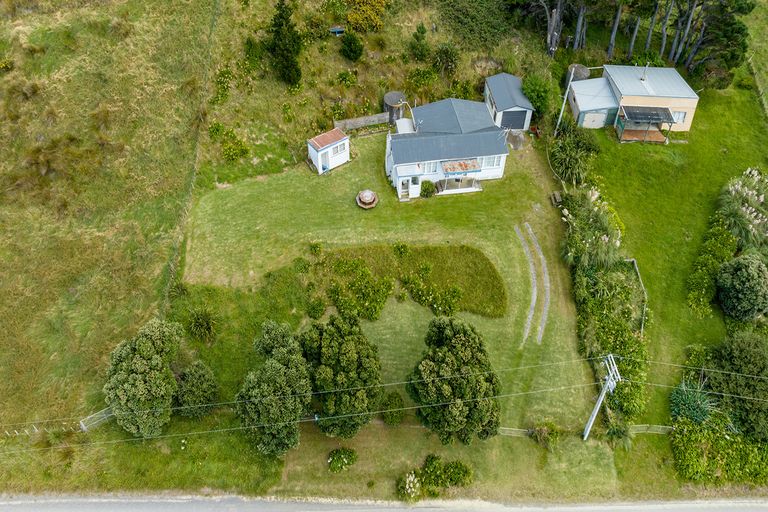 Photo of property in 1061 Mataikona Road, Mataikona, Tinui, 5889