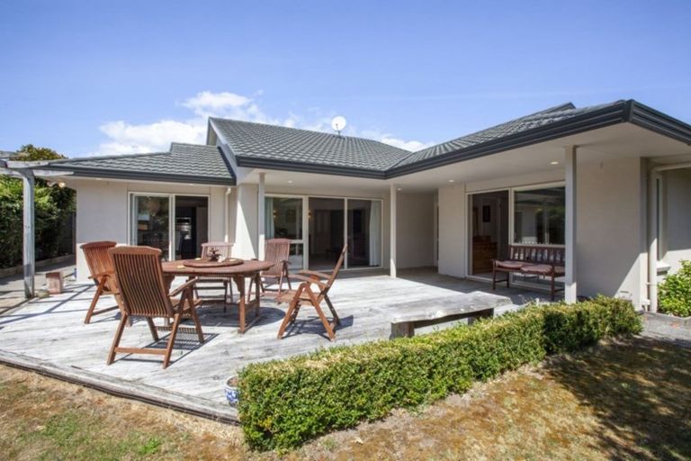 Photo of property in 4 Pukatea Close, Raumati Beach, Paraparaumu, 5032