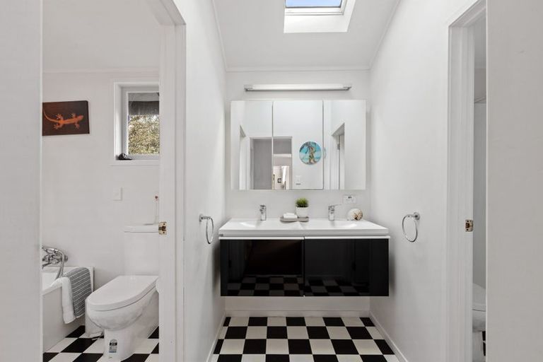 Photo of property in 264 Beach Road, Campbells Bay, Auckland, 0630