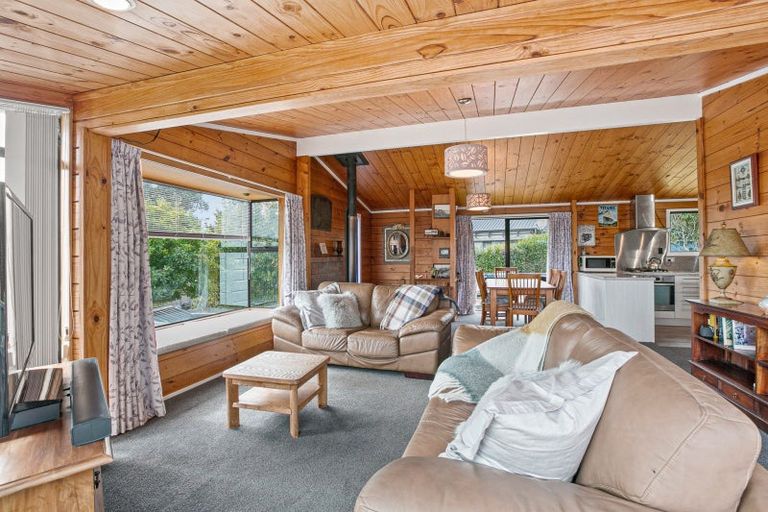 Photo of property in 10 Kaitake Place, Oakura, 4314