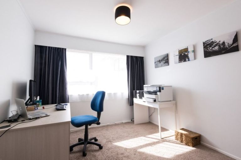 Photo of property in 33 Saint Aidans Way, Tawa, Wellington, 5028