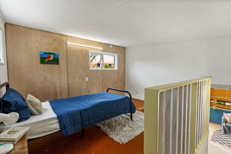 Photo of property in 132 Seaview Road, Piha, New Lynn, 0772