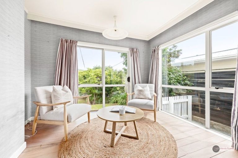 Photo of property in 23 Dowling Grove, Silverstream, Upper Hutt, 5019