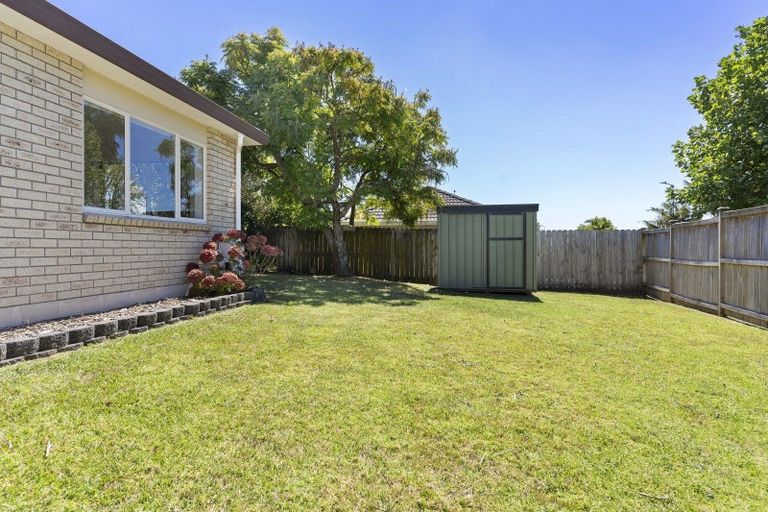 Photo of property in 28 Craigavon Drive, East Tamaki, Auckland, 2013