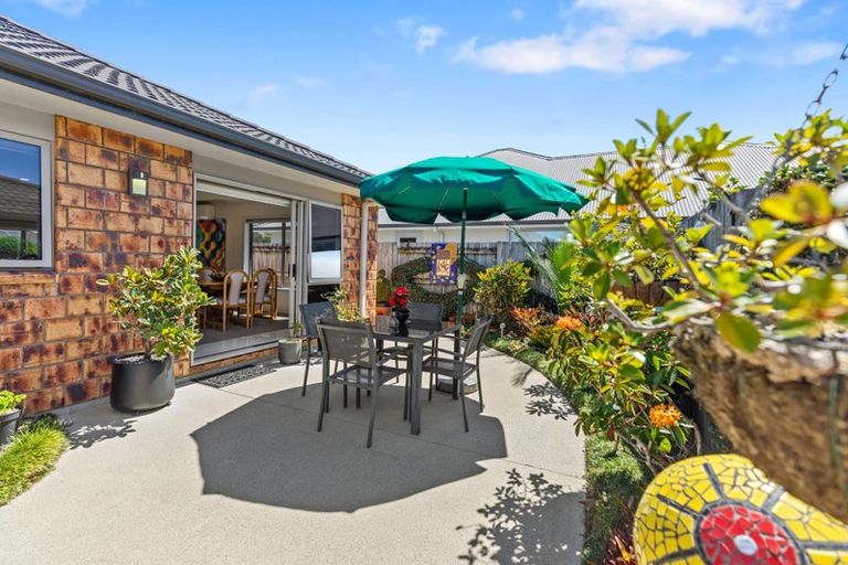 Photo of property in 16 Popata Close, Papamoa Beach, Papamoa, 3118