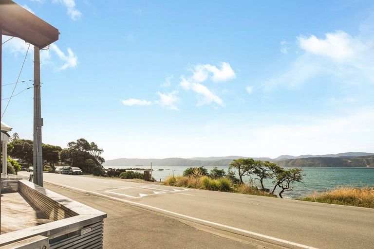 Photo of property in 301 Karaka Bay Road, Karaka Bays, Wellington, 6022
