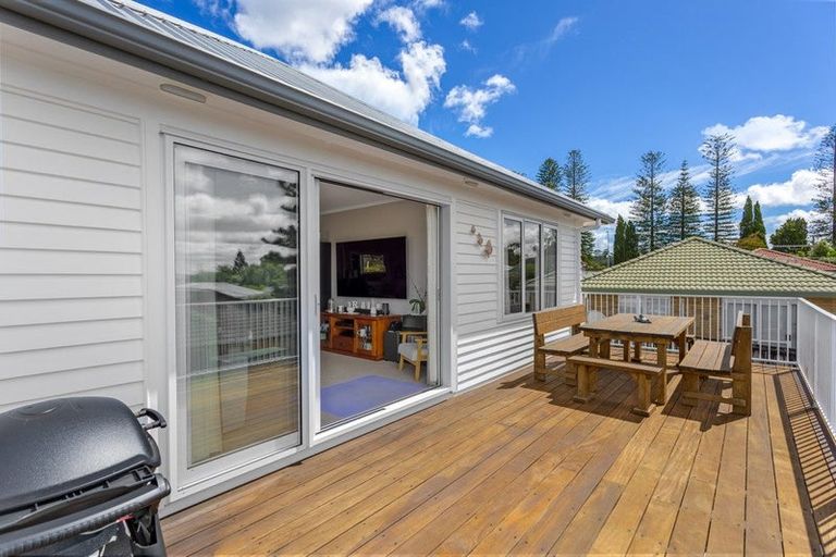 Photo of property in 15a Sarona Avenue, Glen Eden, Auckland, 0602