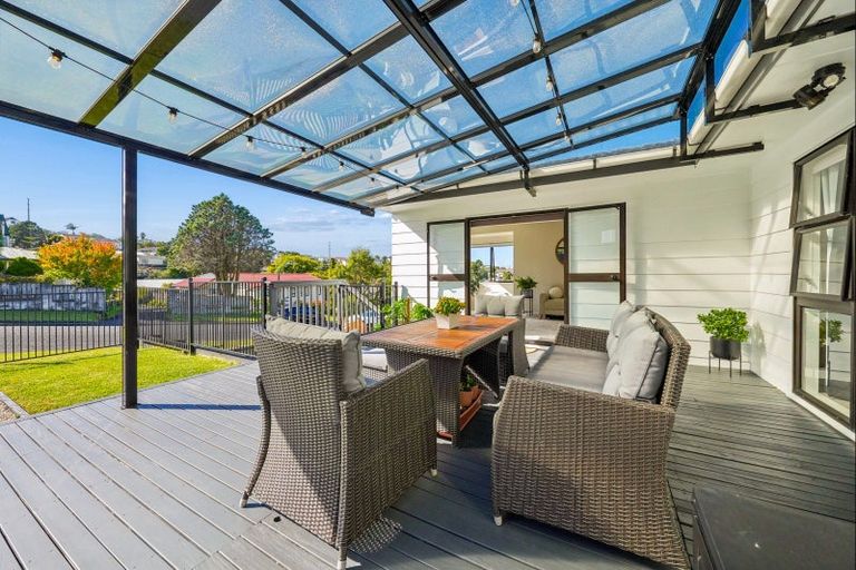 Photo of property in 43 Athena Drive, Totara Vale, Auckland, 0629