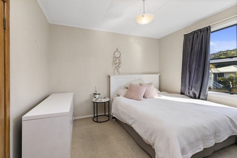 Photo of property in 4 Barberry Grove, Maungaraki, Lower Hutt, 5010