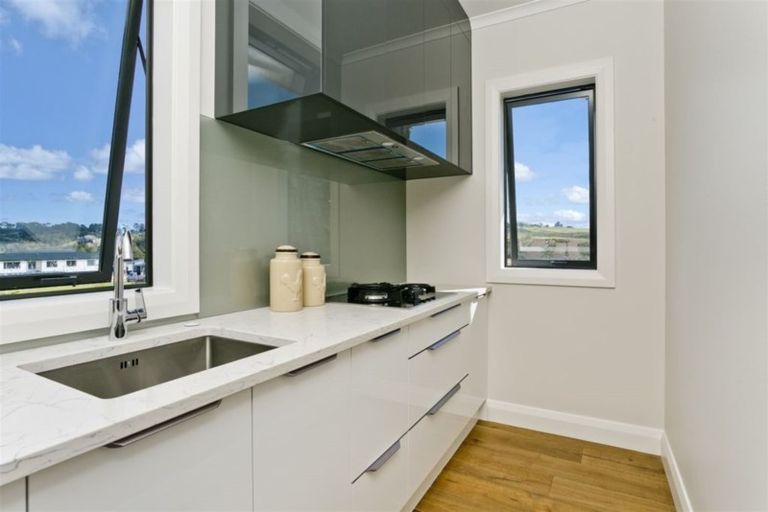 Photo of property in 14 Windlass Street, Long Bay, Auckland, 0630