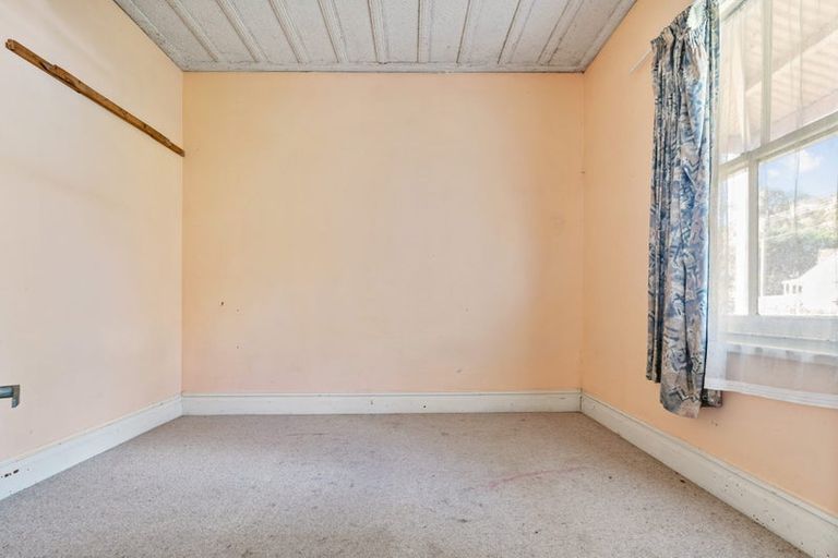 Photo of property in 84 George Street, Hikurangi, 0114