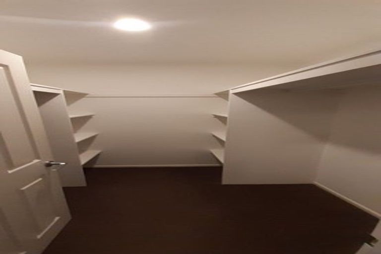 Photo of property in 4 The Oval, Hillmorton, Christchurch, 8024