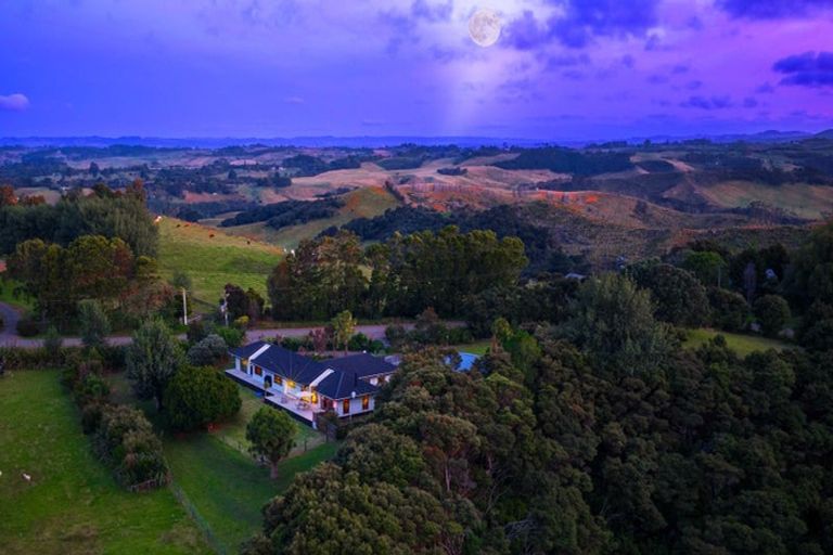 Photo of property in 158 Mcleod Road, South Head, Helensville, 0874