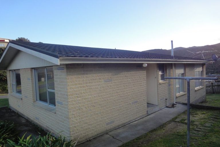 Photo of property in 31 Robertson Street, Island Bay, Wellington, 6023